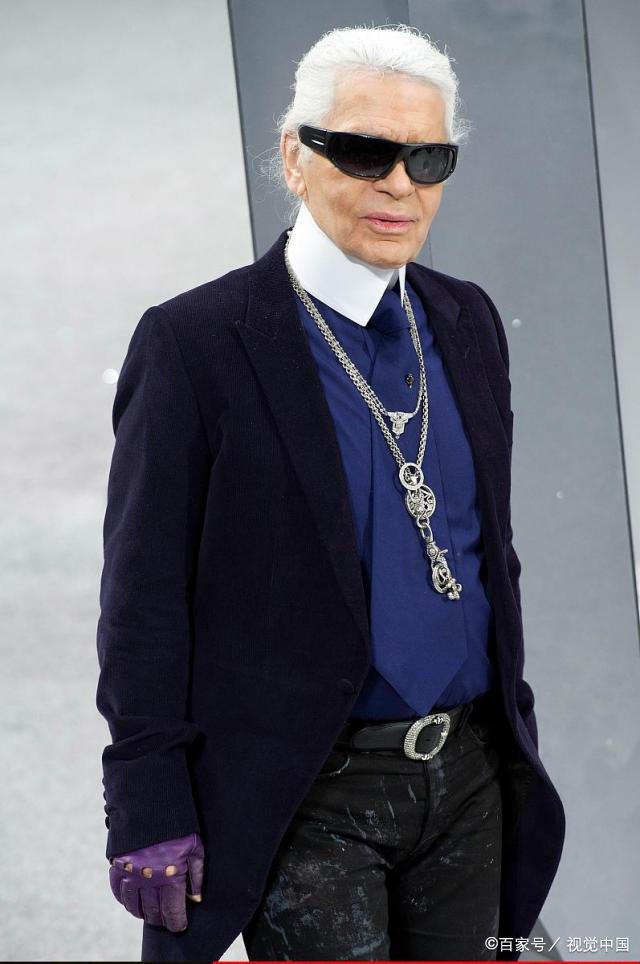 2019年2月19日讯,老佛爷karl lagerfeld去世 :昔日t台谢幕照合集.